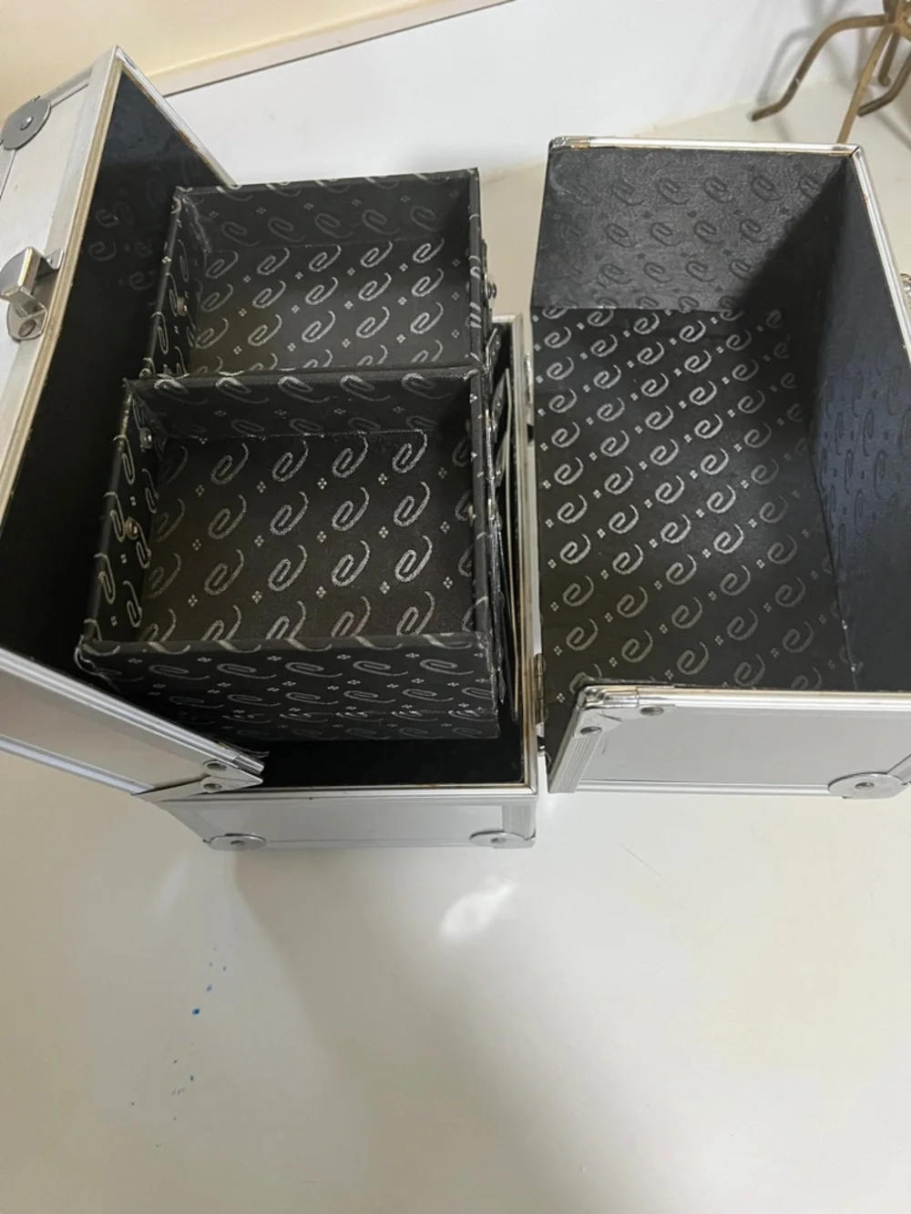 Silver Aluminum Makeup Train Case – Compact Storage Box